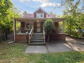 Building Photo - $1200 3 bedroom bungalow