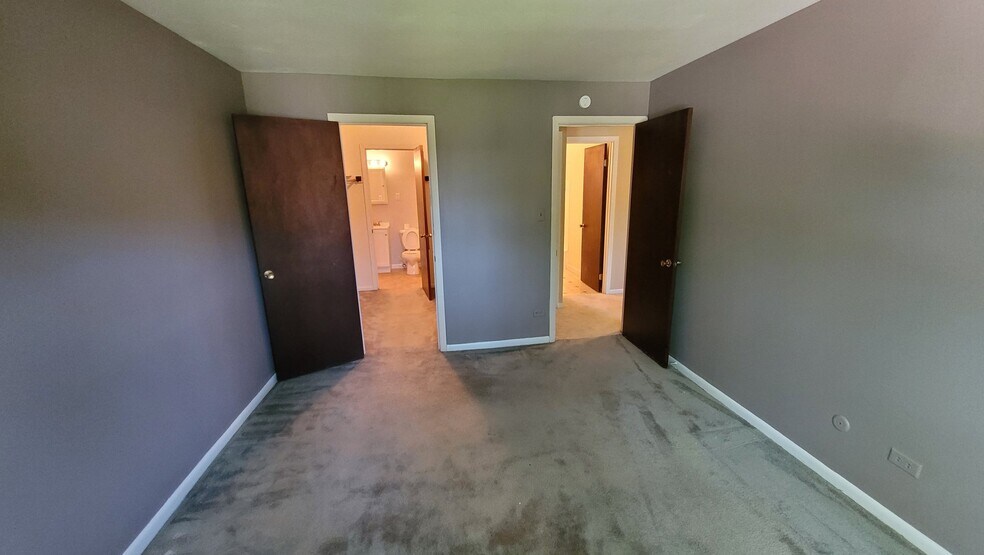 Building Photo - 580 Mesa Dr