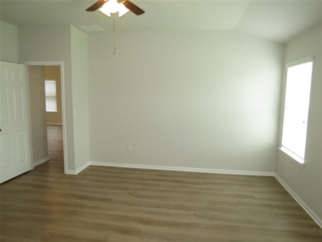 Building Photo - 375 Musgrav