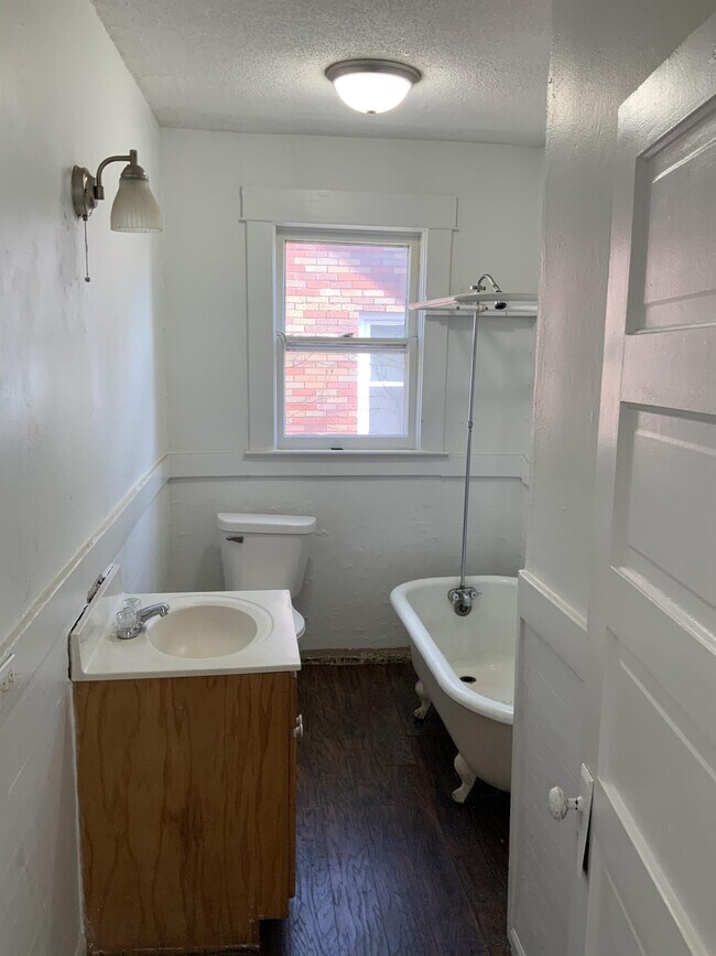 Building Photo - 1104 E McCarty St