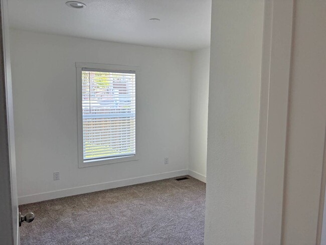 Building Photo - 1700 S State St