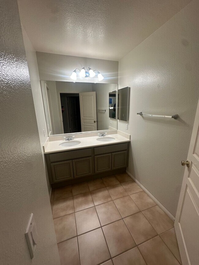 Building Photo - Stunning Calavera Hills home with Amazing view! 4 Bed/ 3 Bath / 2287 Sq Ft SFR-Available 1/15/26