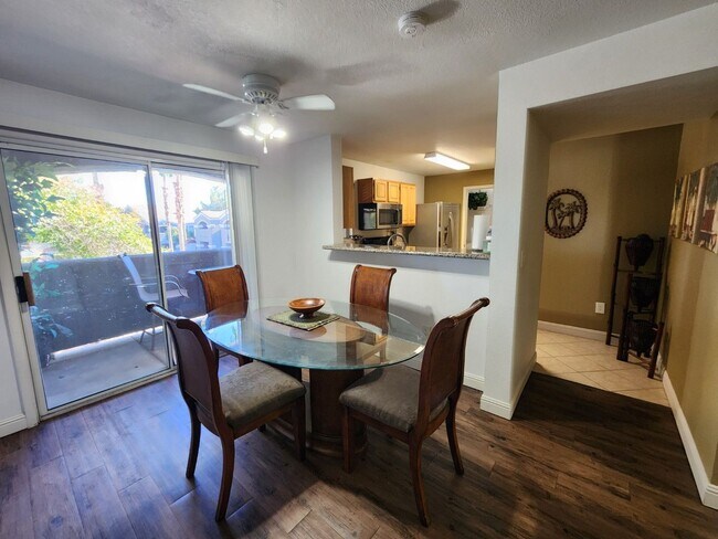 Building Photo - Gated 2 Bedroom Condo - Furnished