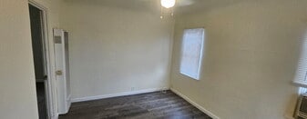 Building Photo - 300 Linda Vista Dr