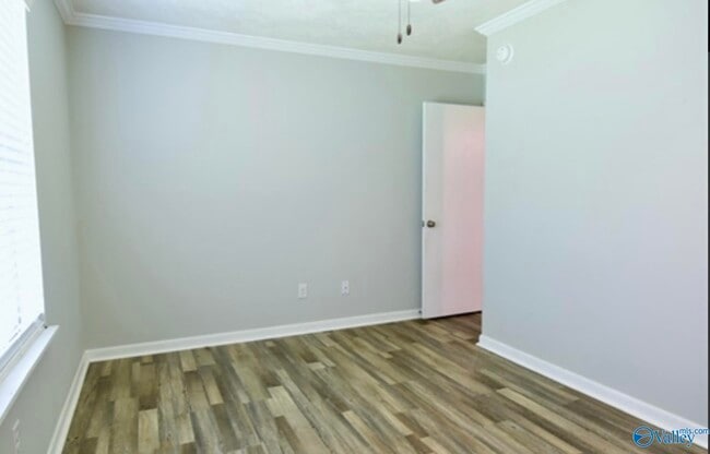 Building Photo - 2020 Ridge Crest Dr
