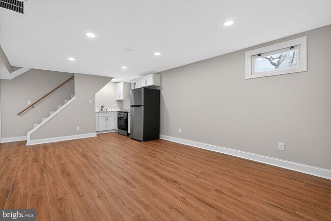 Building Photo - 1608 Elson St
