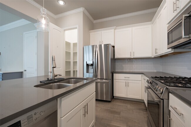 Building Photo - 4610 Center St