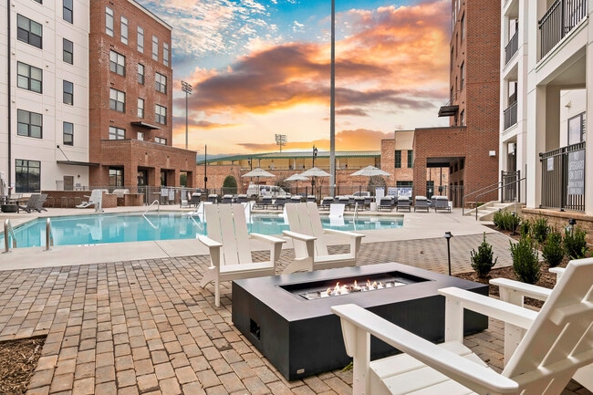 Primary Photo - 408 Jackson