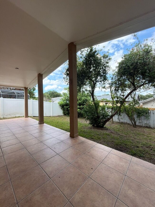 Building Photo - 13855 Glasser Ave