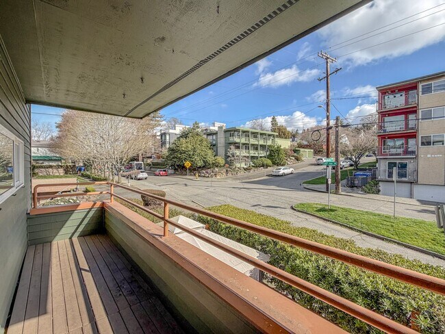 Building Photo - Quirky 1bd/1.5bth Loft Condo in West Queen Anne, $2,300/mo.