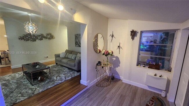 Building Photo - 831 Plover Ave