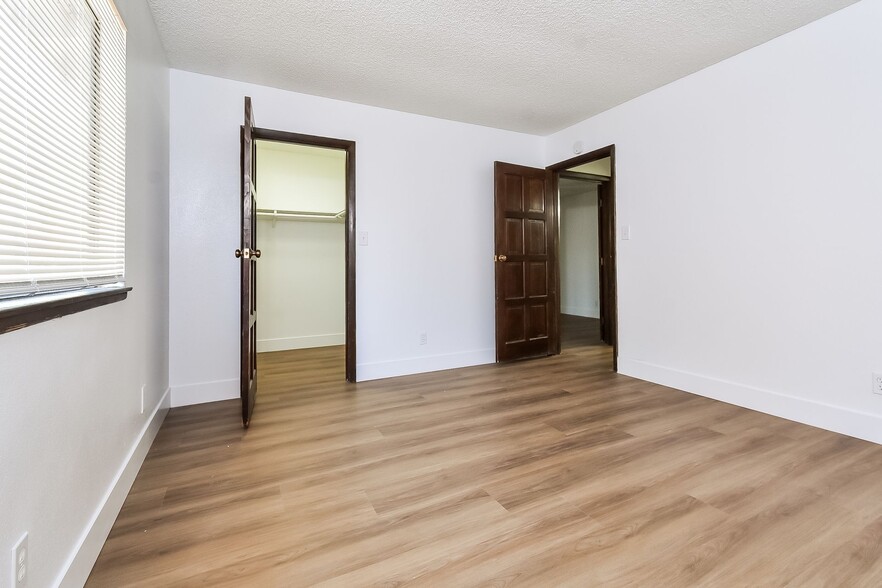 Building Photo - 2413 Plaza Del Grande