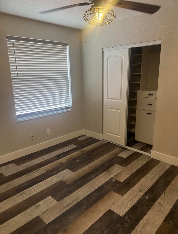 Building Photo - 4907 Pelican Manor