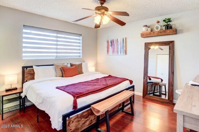 Building Photo - 1648 W Grovers Ave