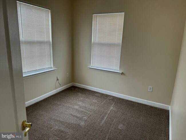 Building Photo - 5543 Hartfield Ave