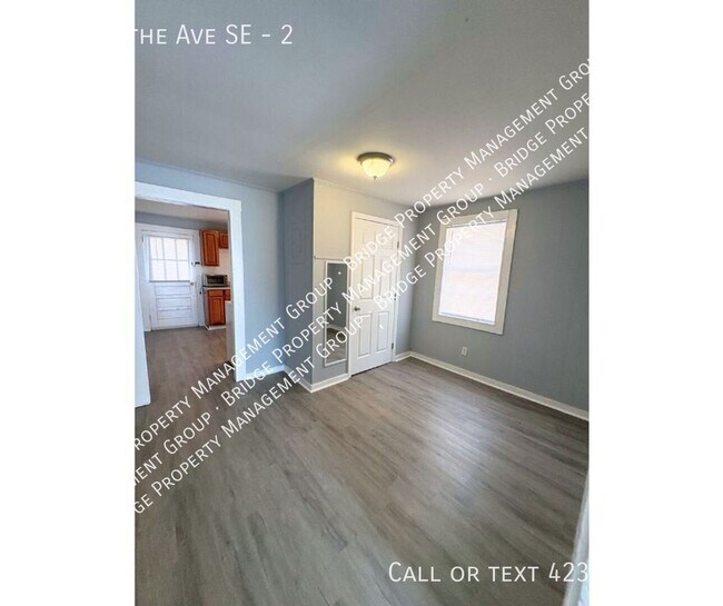 Building Photo - 1290 Blythe Ave SE
