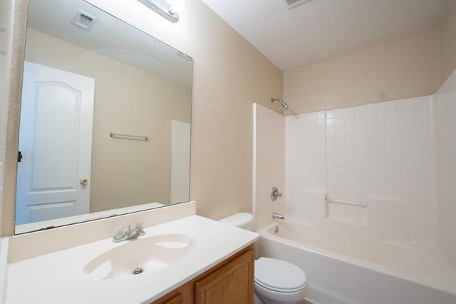 Building Photo - 447 Maple Grove Dr