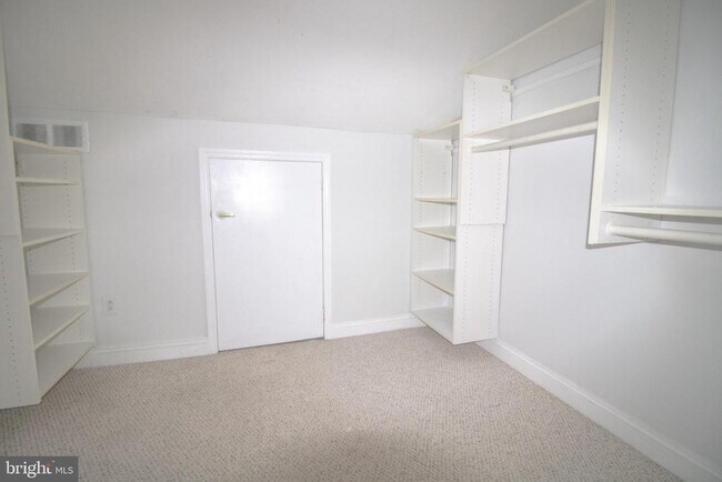 Building Photo - 1127 Thackary Ct