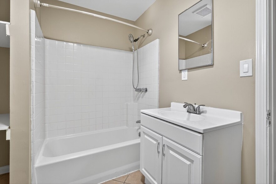 Building Photo - 429 E 49th St