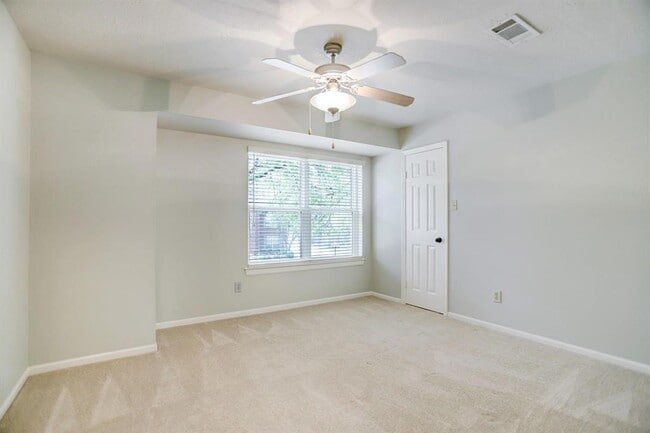 Building Photo - 2 Firewillow Pl