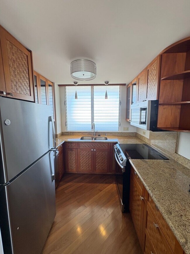 Building Photo - Beautiful views at Banyan Tree Plaza! 2 bedroom, 2 bath, 1 parking