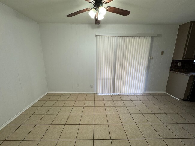 Building Photo - 1201 Ridgemont Dr