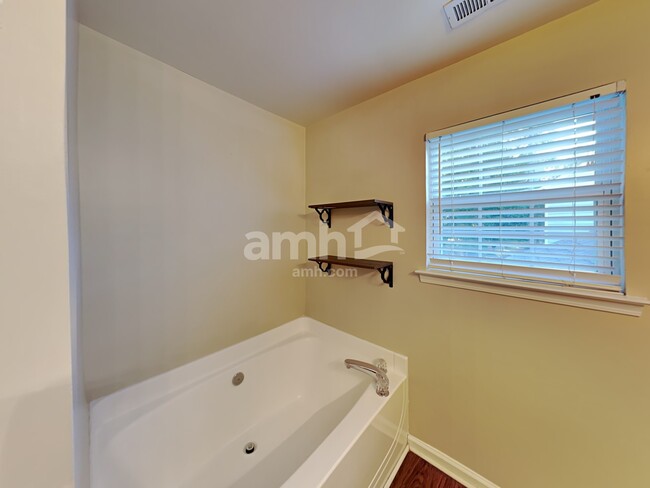 Building Photo - 6119 Spanish Moss Ln