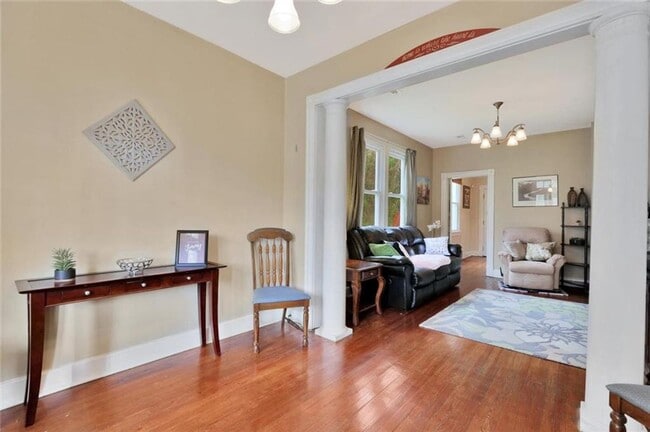 Building Photo - Great Bungalow for Rent!