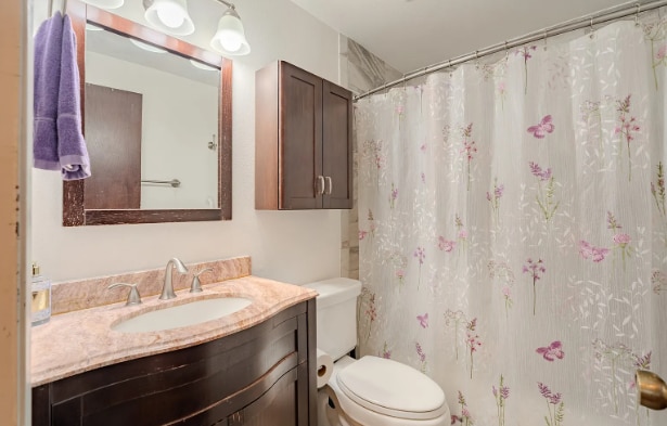 Building Photo - 608 NE Pinebrook Ave