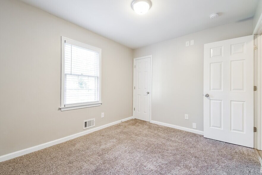 Building Photo - 217 Landing Dr