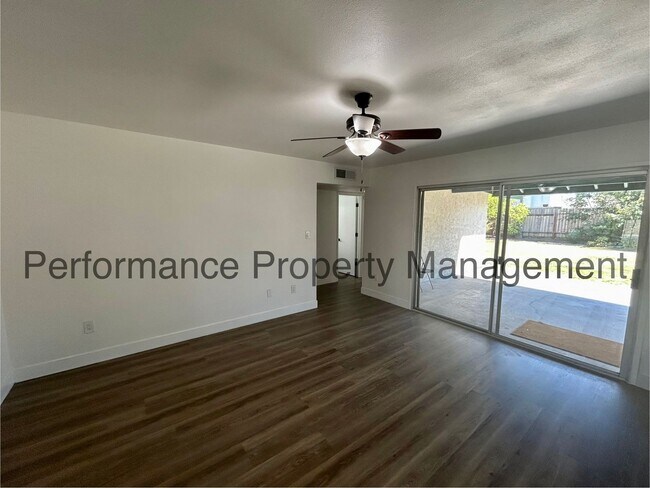 Building Photo - Stunning 3 Bed/2 Bath Split Wing Home w/ R...