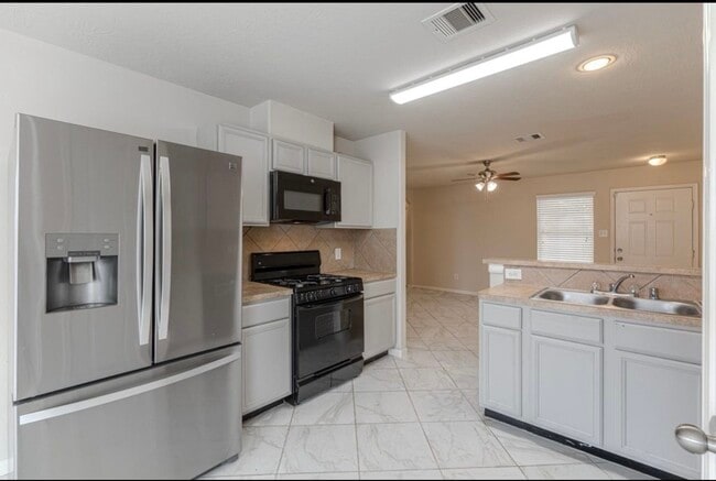 Building Photo - 21611 Falvel Misty Dr