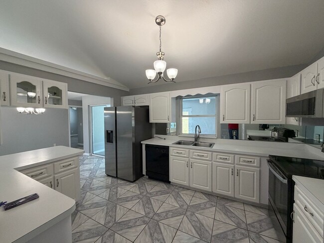 Building Photo - Morriston - 19 ACRE HIDDEN GEM!! **Won't Last**