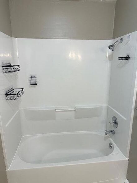 Building Photo - 5025 Lake Cir Dr NE