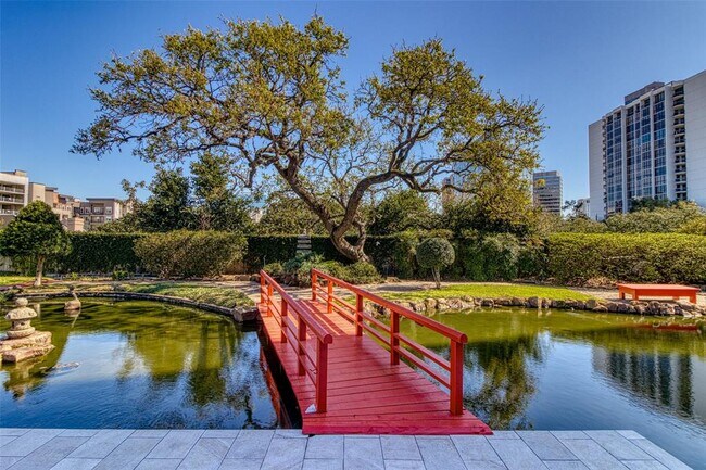 Building Photo - 5050 Woodway Dr