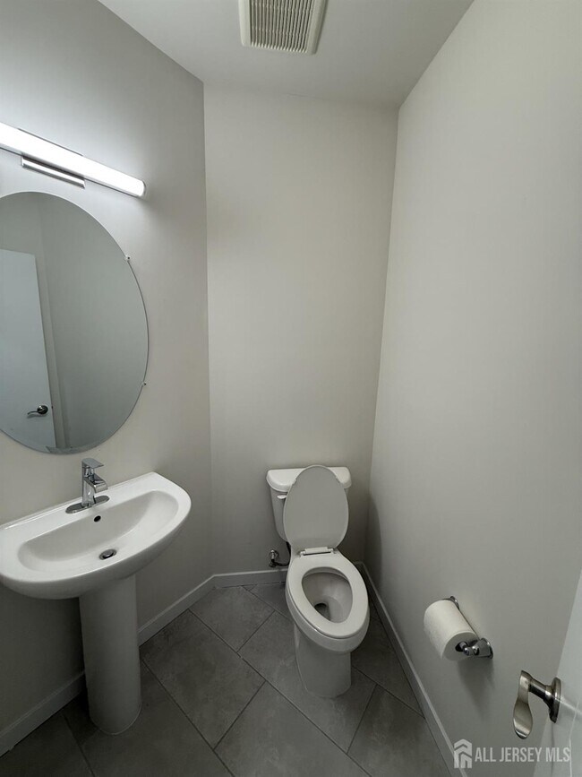 Building Photo - 243 Lohan Dr