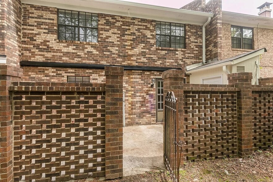 Building Photo - 2926 Arrowhead Dr