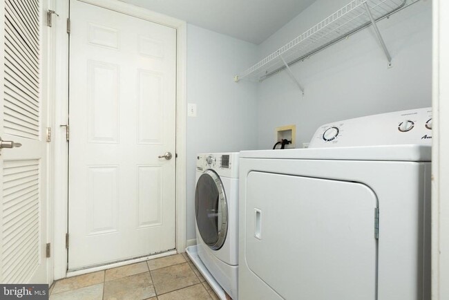 Building Photo - 336 Grand St