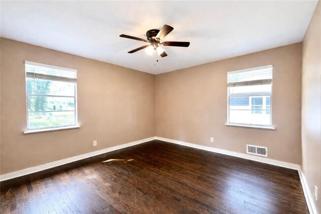 Building Photo - 1291 Lorenzo Dr SW