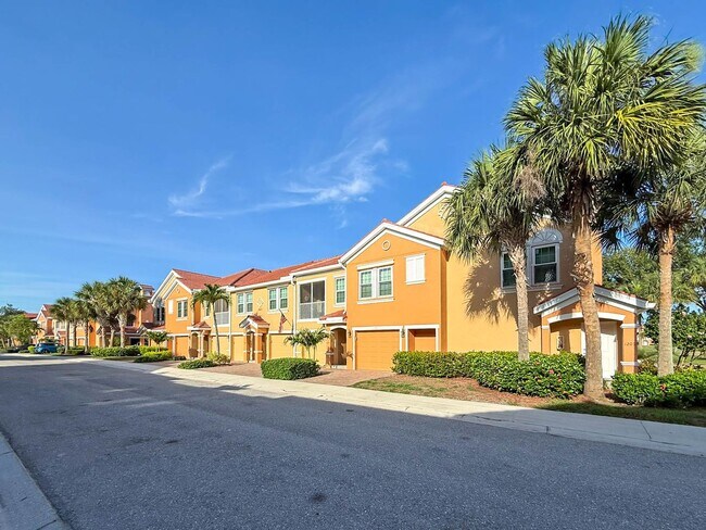 Building Photo - WATER, INTERNET AND CABLE INCLDED!!! 3 bed...