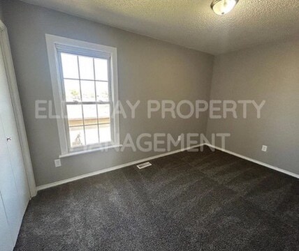 Building Photo - 9118 E Funston St