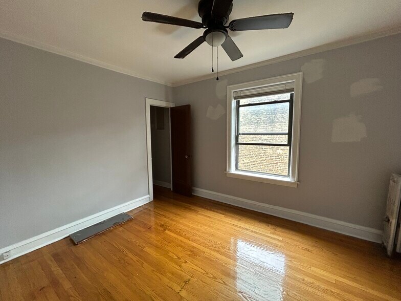 Building Photo - 4628 N Wolcott Ave