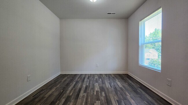 Building Photo - 1810 S Hill Ave