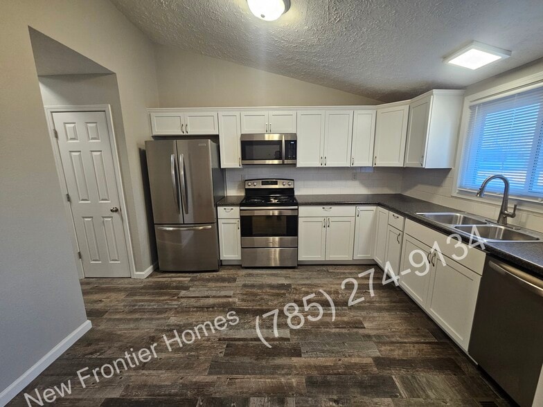 Building Photo - 122 Albany St