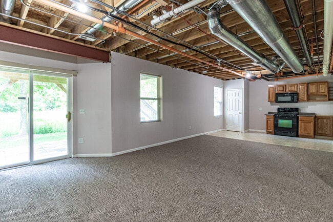 Building Photo - 810 Spencer Ln