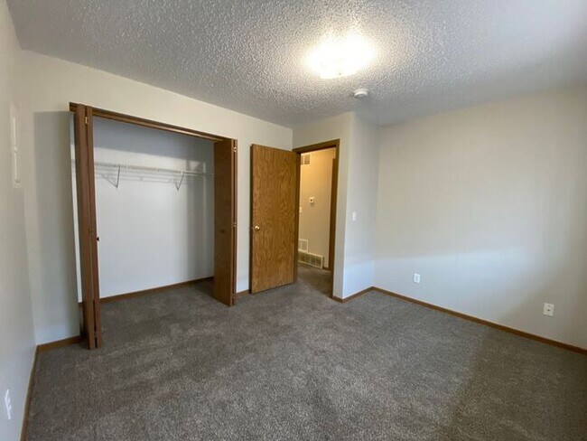 Building Photo - $1,050 | 2 Bedroom, 1 Bathroom Apartment | No Pets | Available for August 1st Move In!