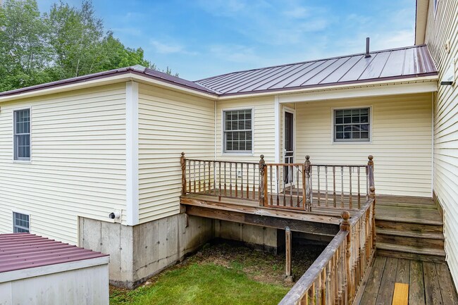Building Photo - 25 Meadow Rd