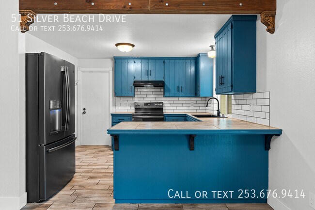 Building Photo - 51 Silver Beach Dr