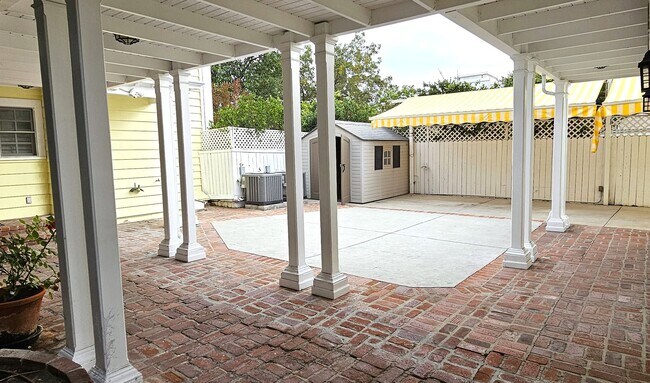 Building Photo - Stunning 3 Bedrooms, 2 Baths Valley Village home with detached, private Recording Studio