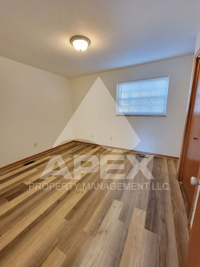 Building Photo - Spacious Ground Floor 1 Bd - 1Ba Apartment in Fountain City! W/D Hookup!